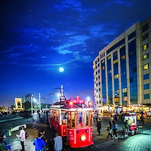 Taksim Square **** Стамбул